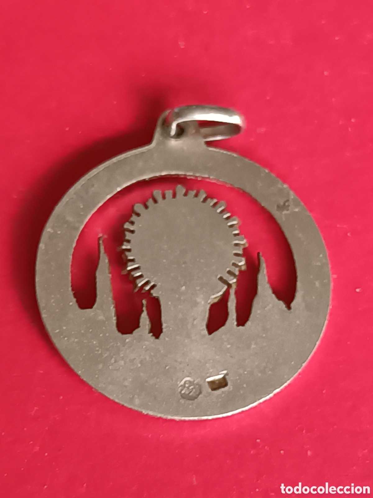 Antig&uuml;edades: MEDALLA DE LA VIRGEN DEL PILAR. 2,2 CM. - Foto 2