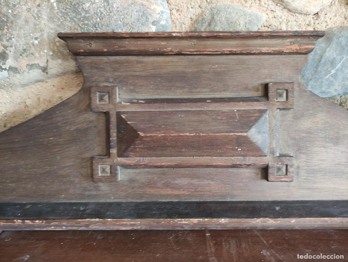 Antig&uuml;edades: Remate mueble madera copete - Foto 2