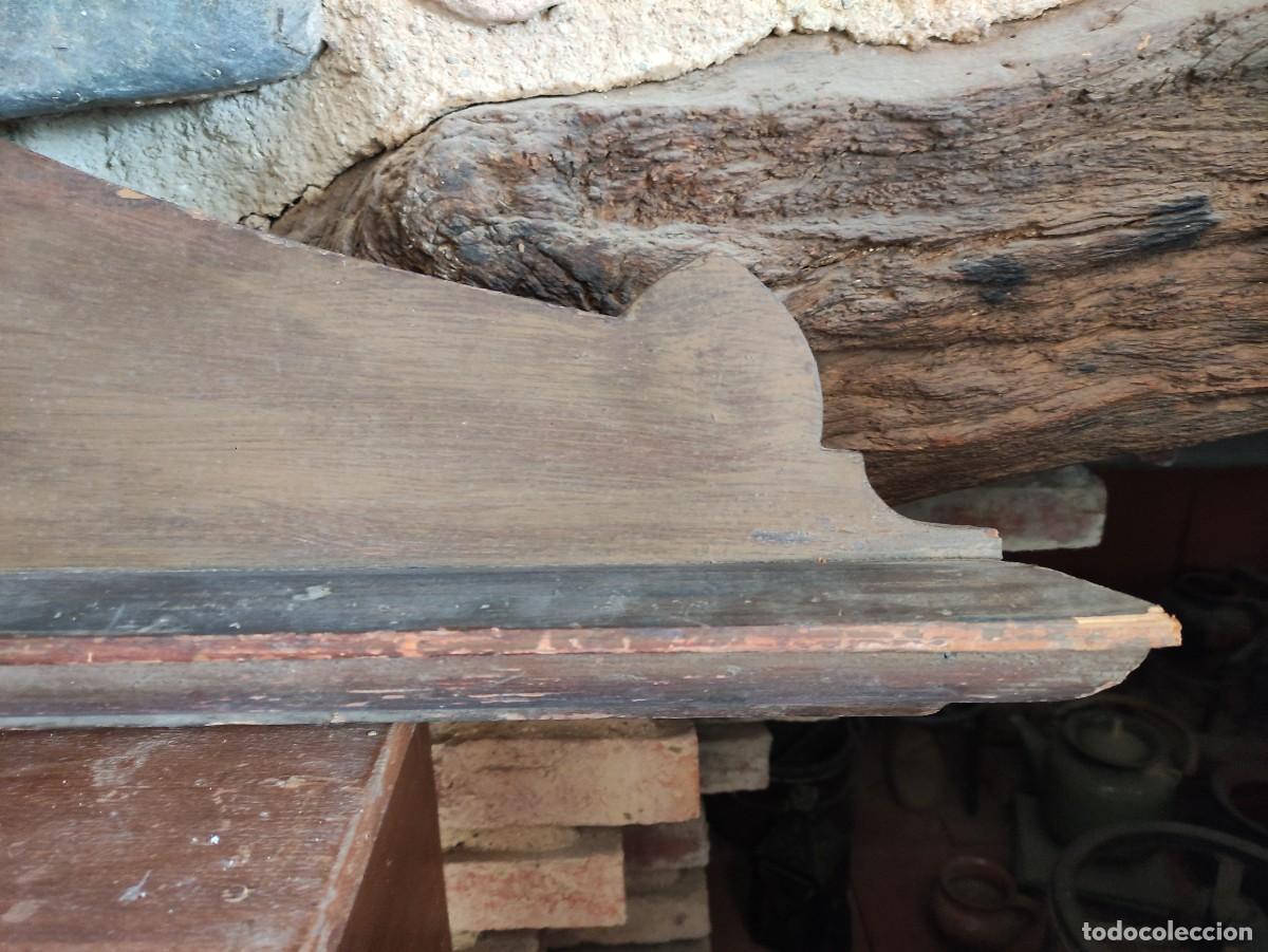 Antig&uuml;edades: Remate mueble madera copete - Foto 4