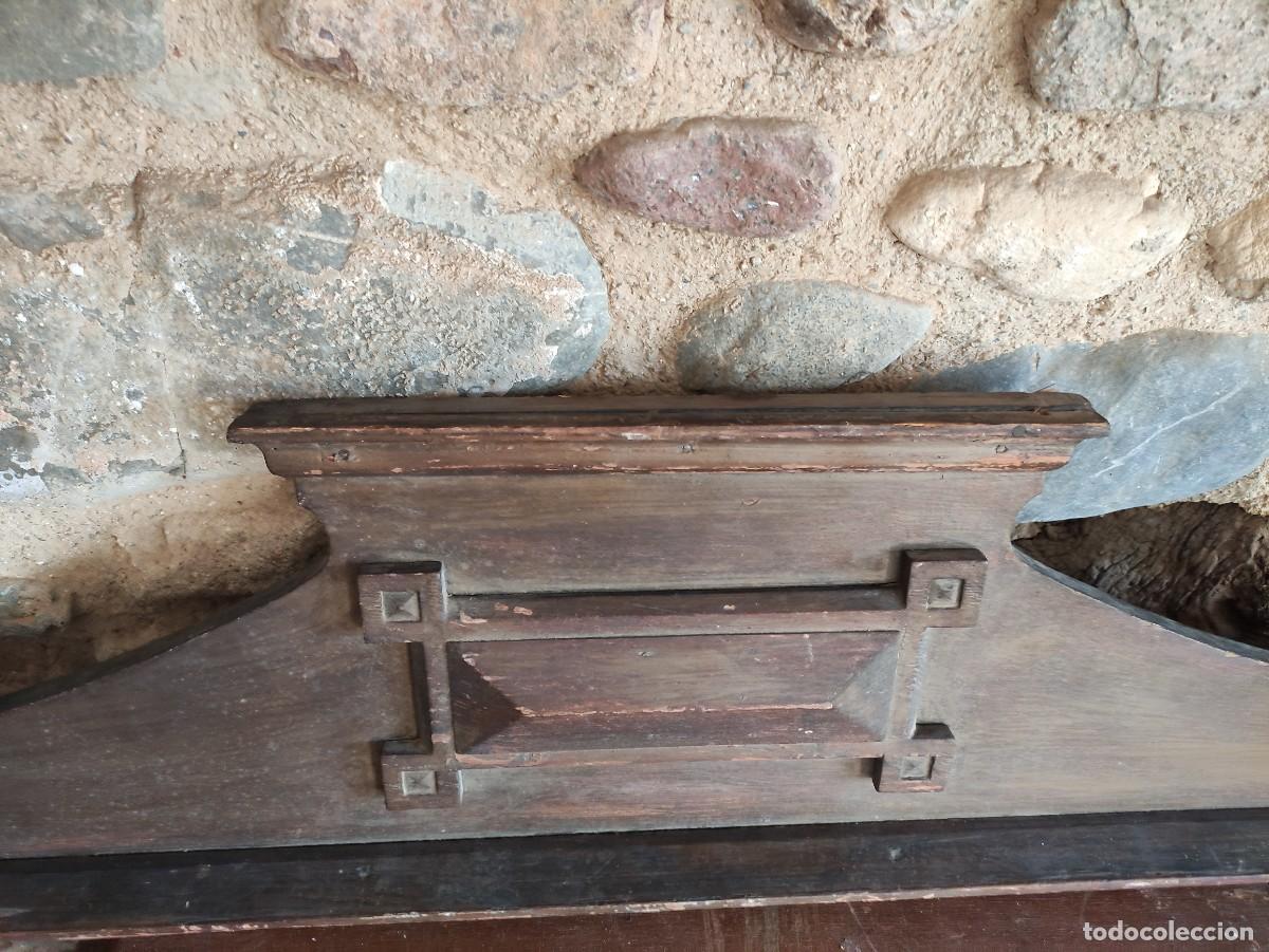 Antig&uuml;edades: Remate mueble madera copete - Foto 6