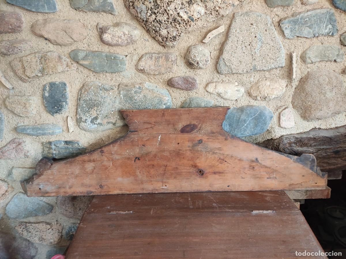Antig&uuml;edades: Remate mueble madera copete - Foto 7