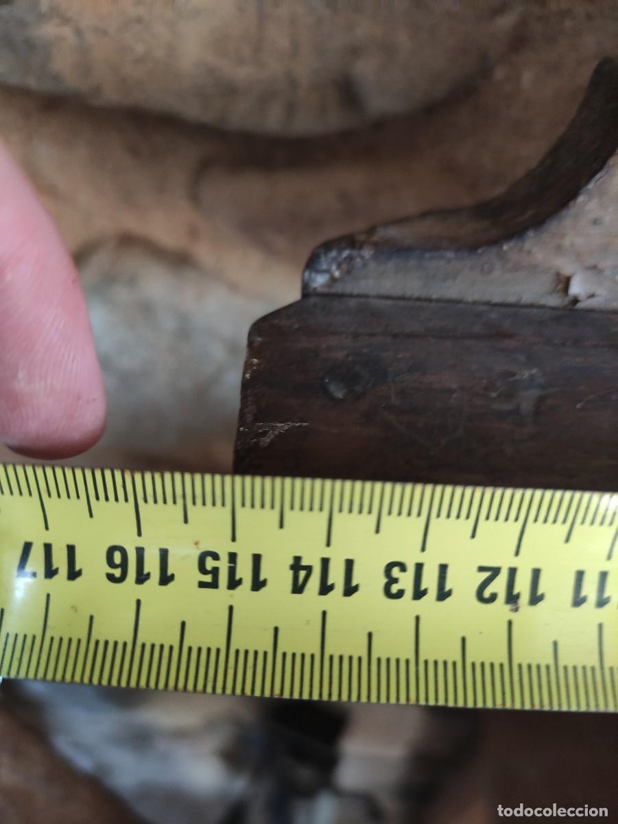 Antig&uuml;edades: Remate mueble madera copete - Foto 8