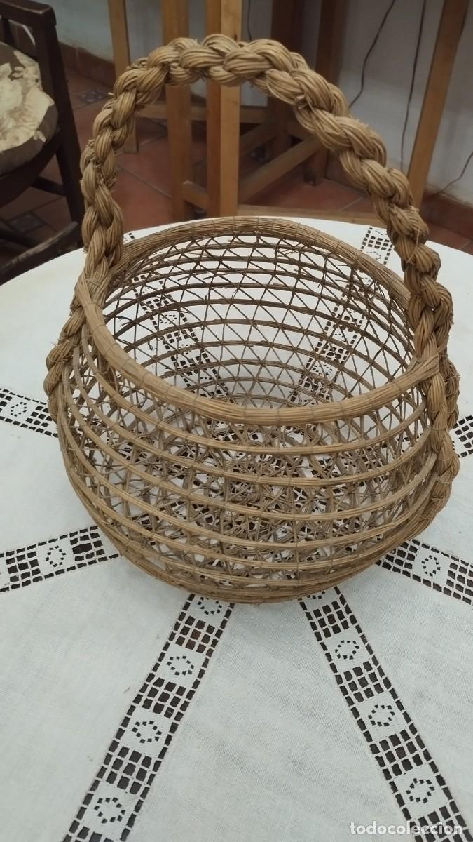Antig&uuml;edades: CESTA DE MIMBRE Y ESPARTO - Foto 1