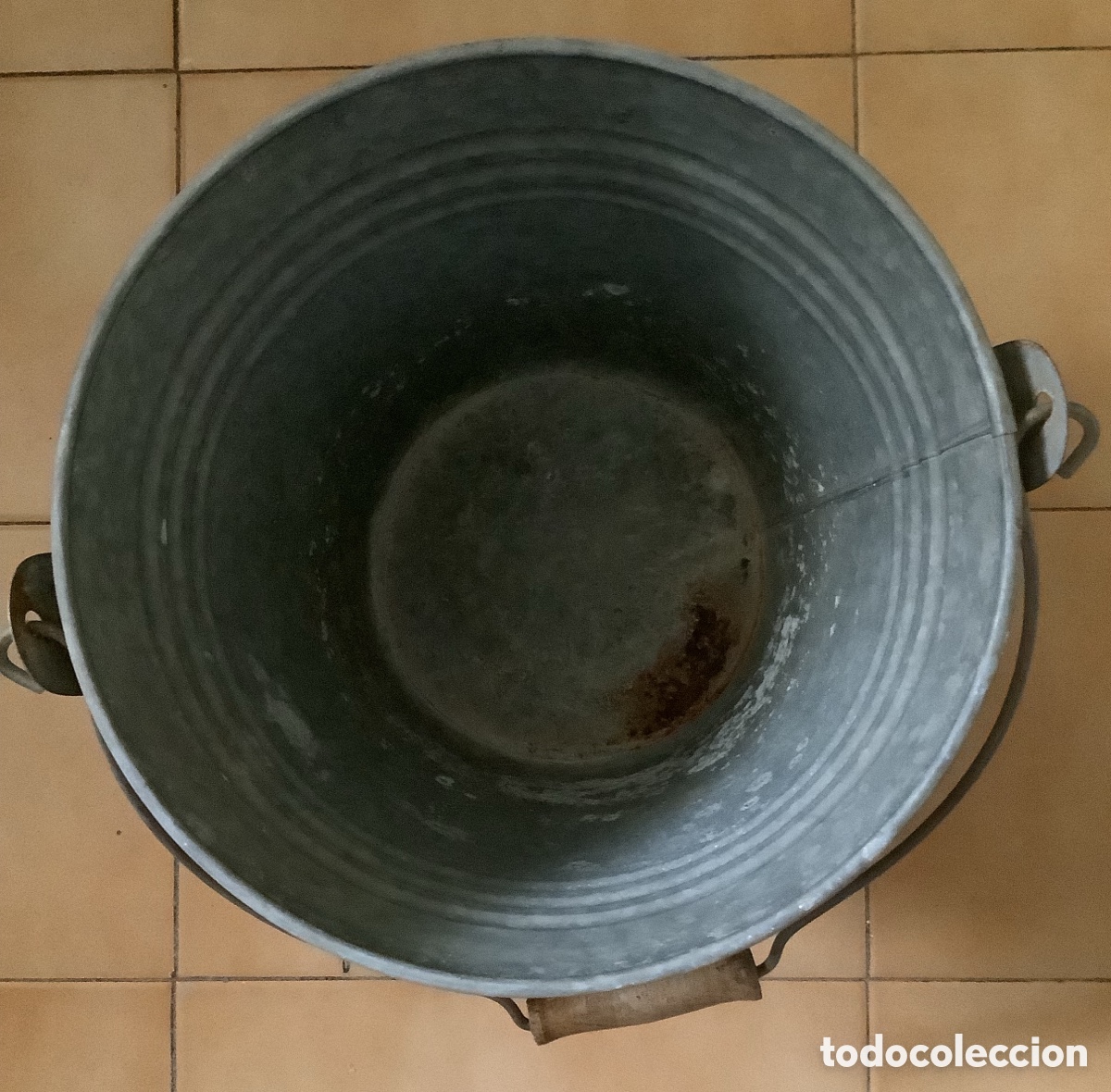 Antig&uuml;edades: Cubo grande antiguo de esta&ntilde;o - Foto 3