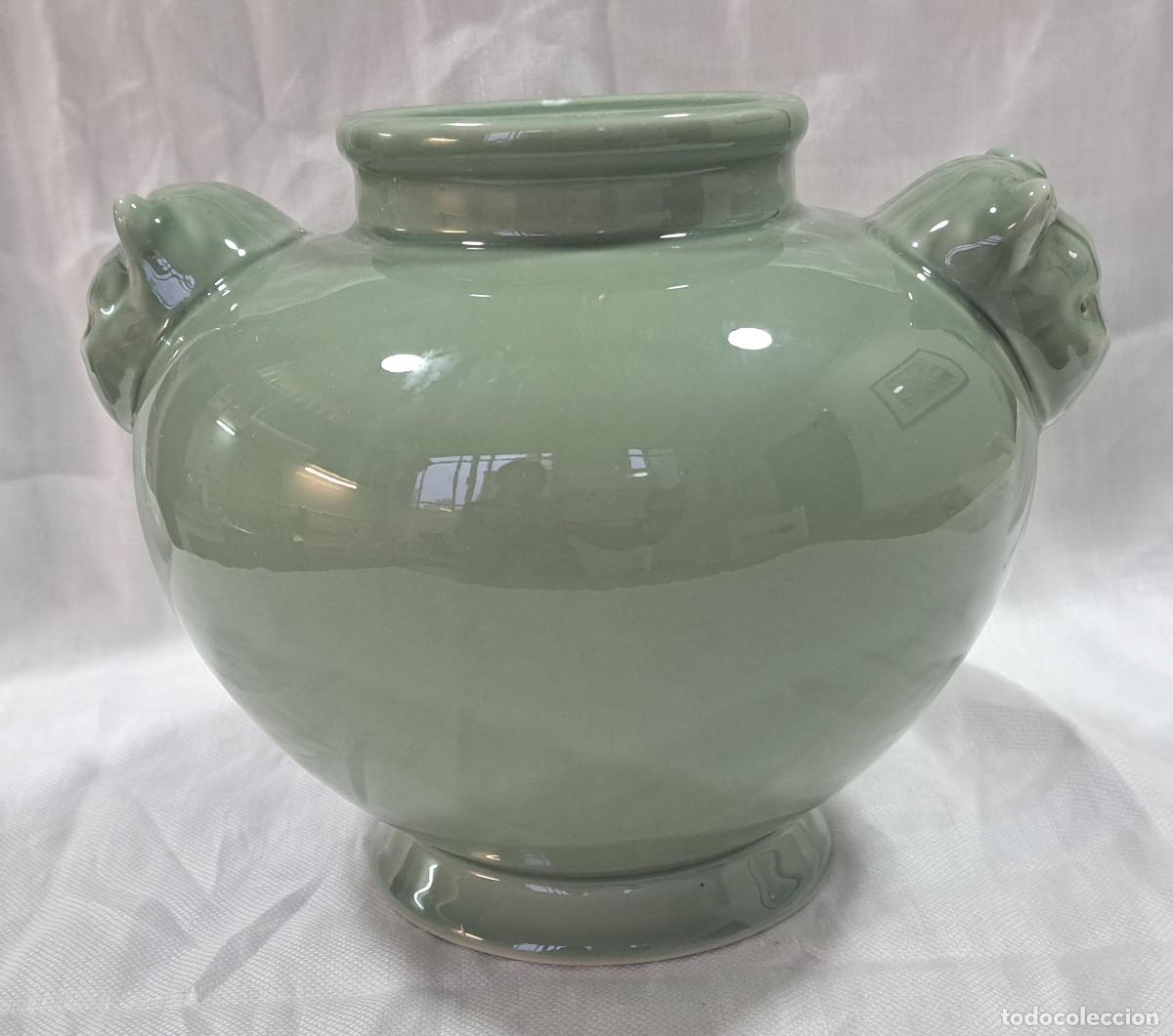 Antig&uuml;edades: ANTIGUO JARRON CENTRO DE MESA CELADON CHINO CON ASA DE LEON O PERRO FOO - Foto 1