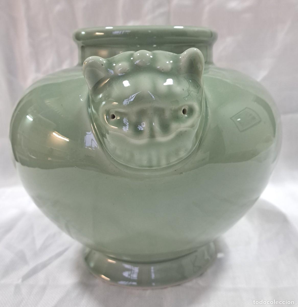 Antig&uuml;edades: ANTIGUO JARRON CENTRO DE MESA CELADON CHINO CON ASA DE LEON O PERRO FOO - Foto 2