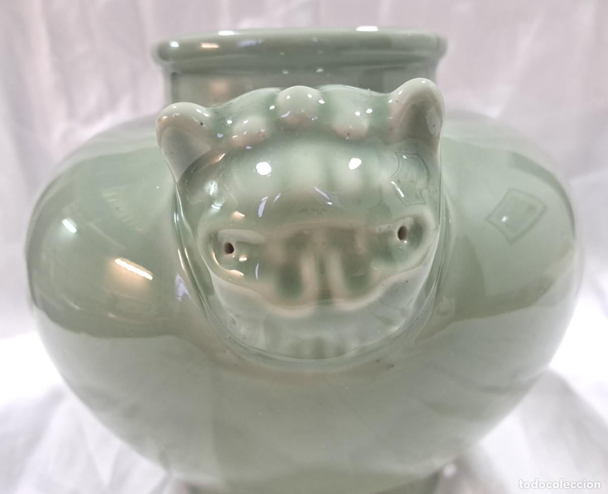 Antig&uuml;edades: ANTIGUO JARRON CENTRO DE MESA CELADON CHINO CON ASA DE LEON O PERRO FOO - Foto 6