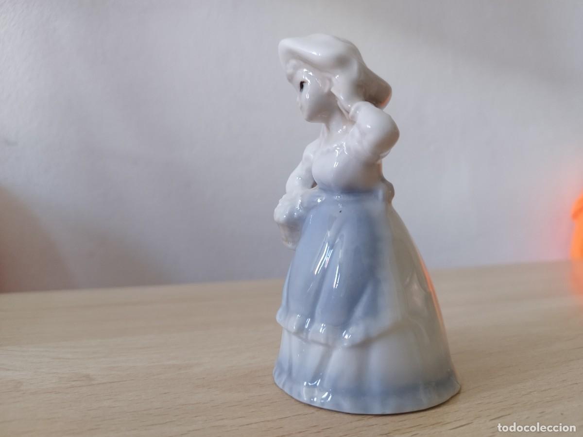 Antig&uuml;edades: Figura de porcelana dama con cesta - Foto 2