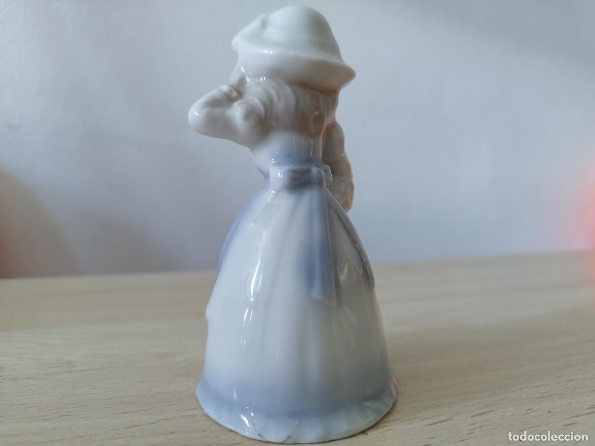 Antig&uuml;edades: Figura de porcelana dama con cesta - Foto 3