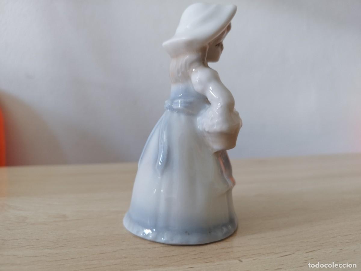 Antig&uuml;edades: Figura de porcelana dama con cesta - Foto 4