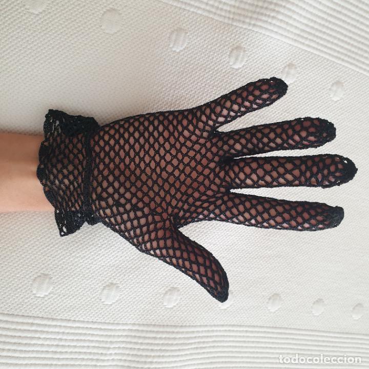 Antig&uuml;edades: GUANTES DE MUJER GANCHILLO A MANO - Foto 2