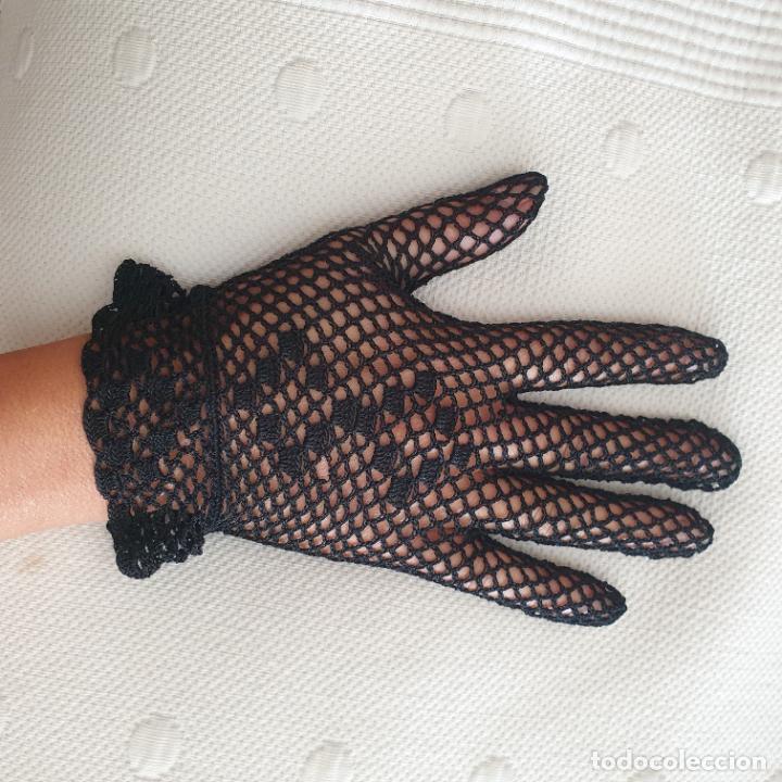 Antig&uuml;edades: GUANTES DE MUJER GANCHILLO A MANO - Foto 1
