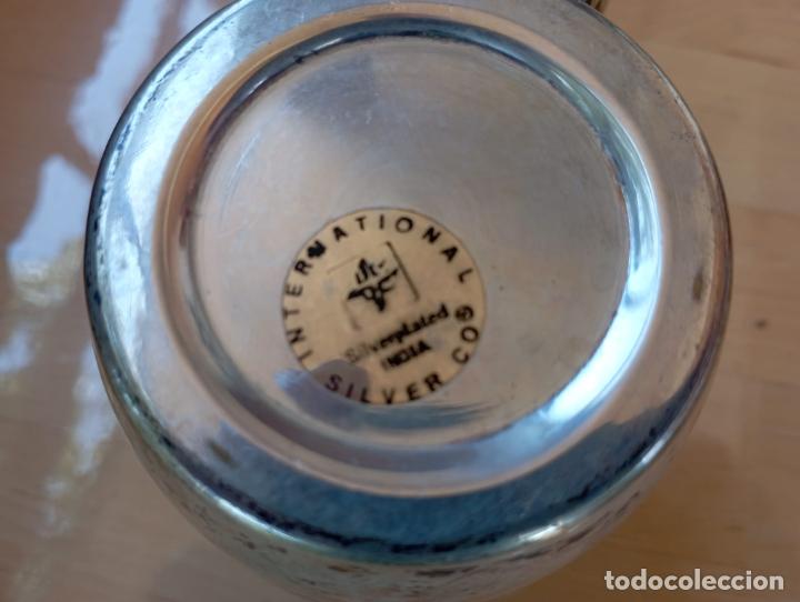 Antig&uuml;edades: jarra en metal plateado silverplated. - Foto 4
