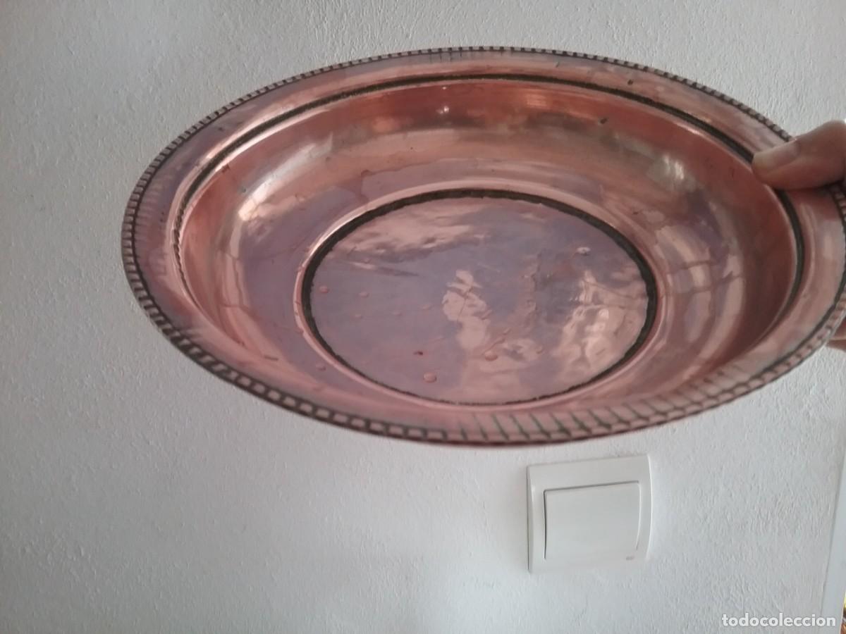 Antig&uuml;edades: Ensaladera plato cobre y esta&ntilde;o - Foto 1