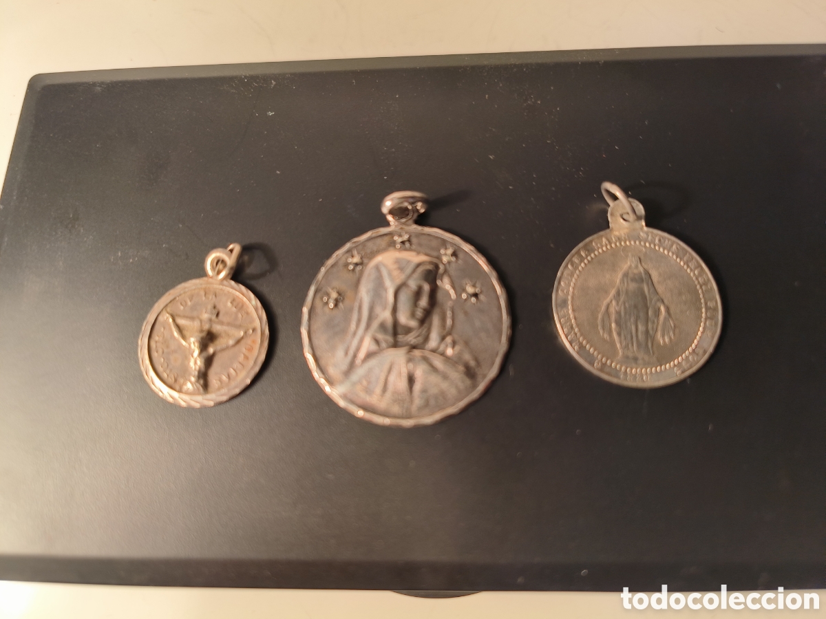 Antig&uuml;edades: Plata. 3 medallas religiosas.