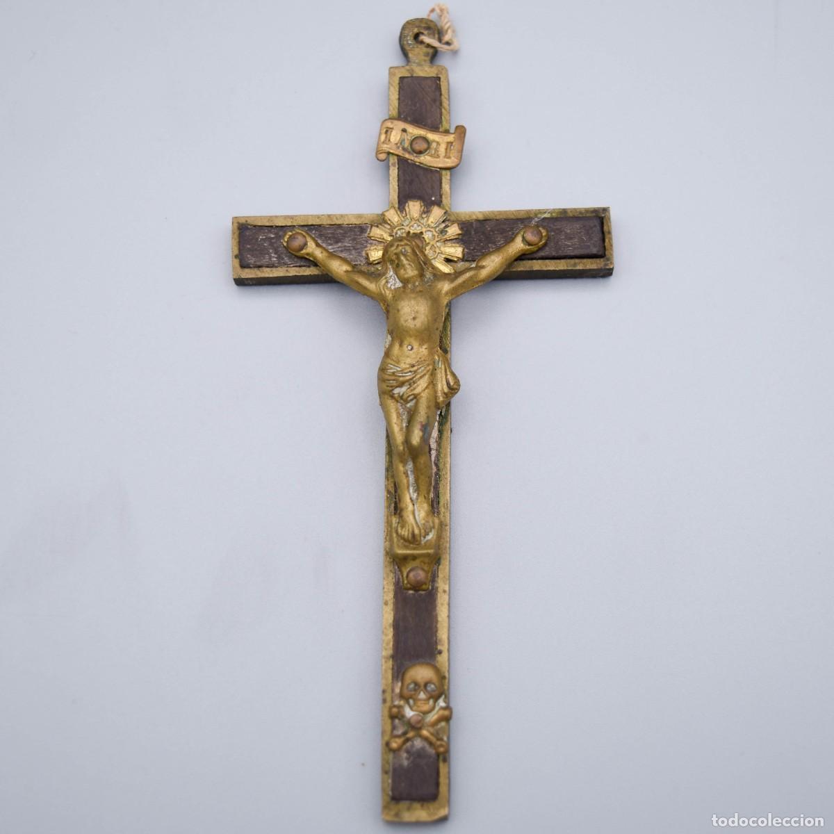 Antig&uuml;edades: Cruz de mano realizada en bronce y madera - Foto 5