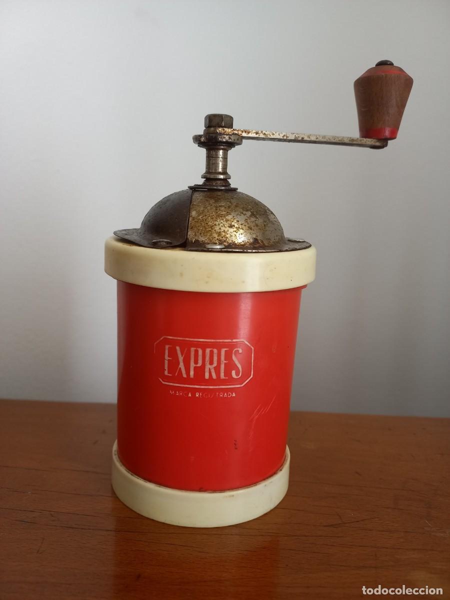 Antiques: MOLINILLO DE CAFE EXPRES DE COLOR ROJO , POCO FRECUENTE EN ESTE COLOR