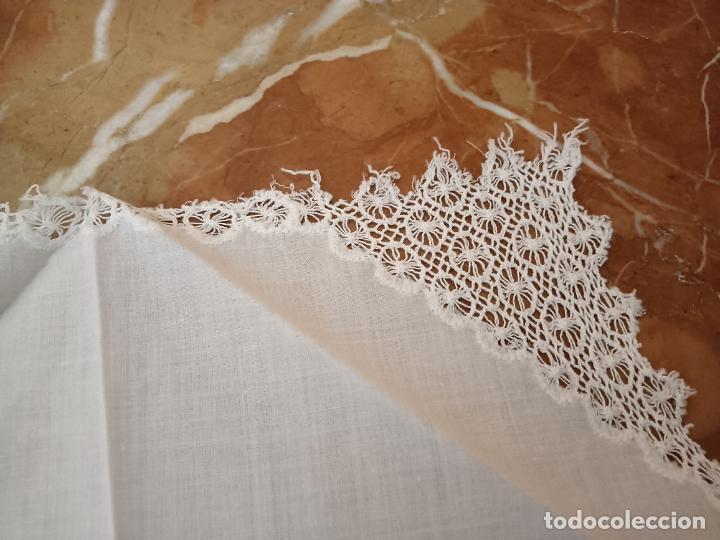 Antig&uuml;edades: Antiguo pa&ntilde;uelo de algod&oacute;n blanco de se&ntilde;ora puntilla - Foto 3