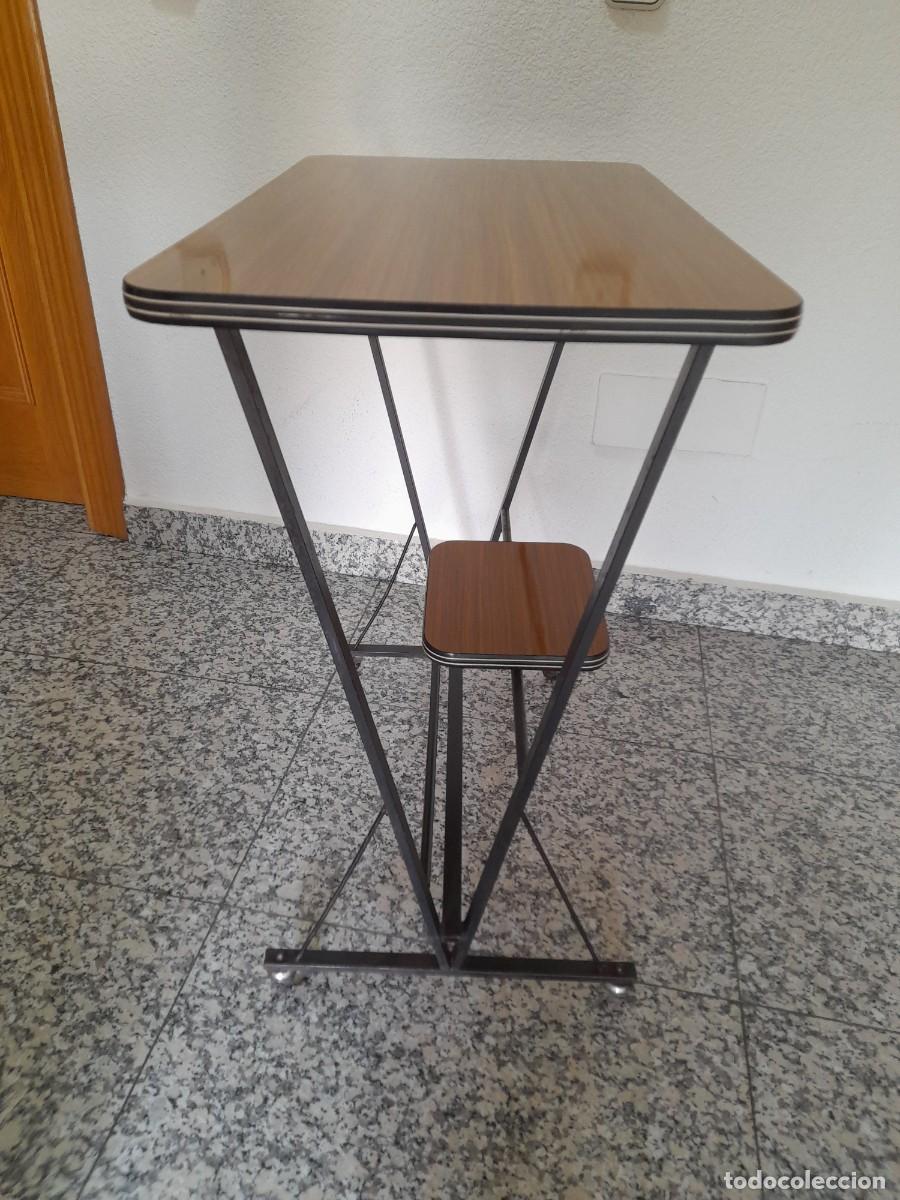 Antig&uuml;edades: Mesa para televisi&oacute;n y volt&iacute;metro d&eacute;cada de los 70 - Foto 4