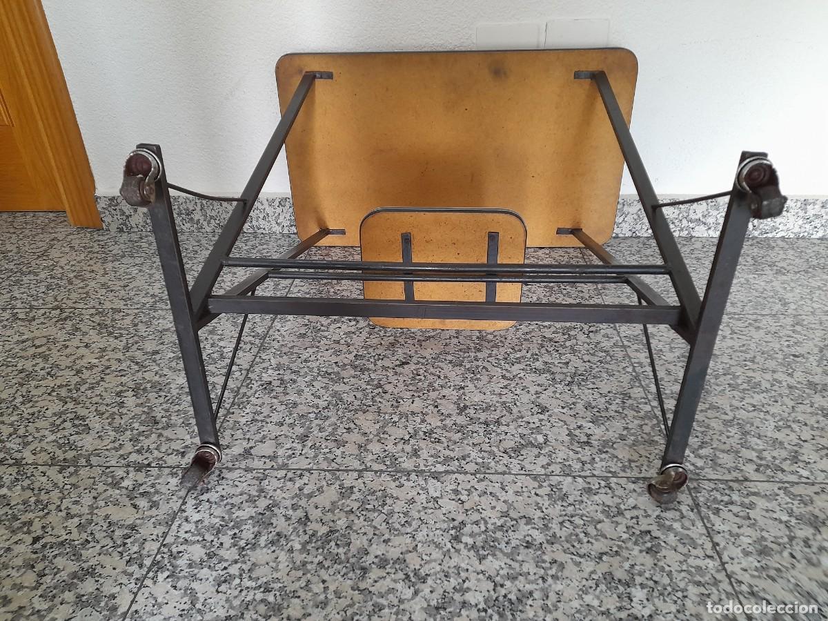 Antig&uuml;edades: Mesa para televisi&oacute;n y volt&iacute;metro d&eacute;cada de los 70 - Foto 7