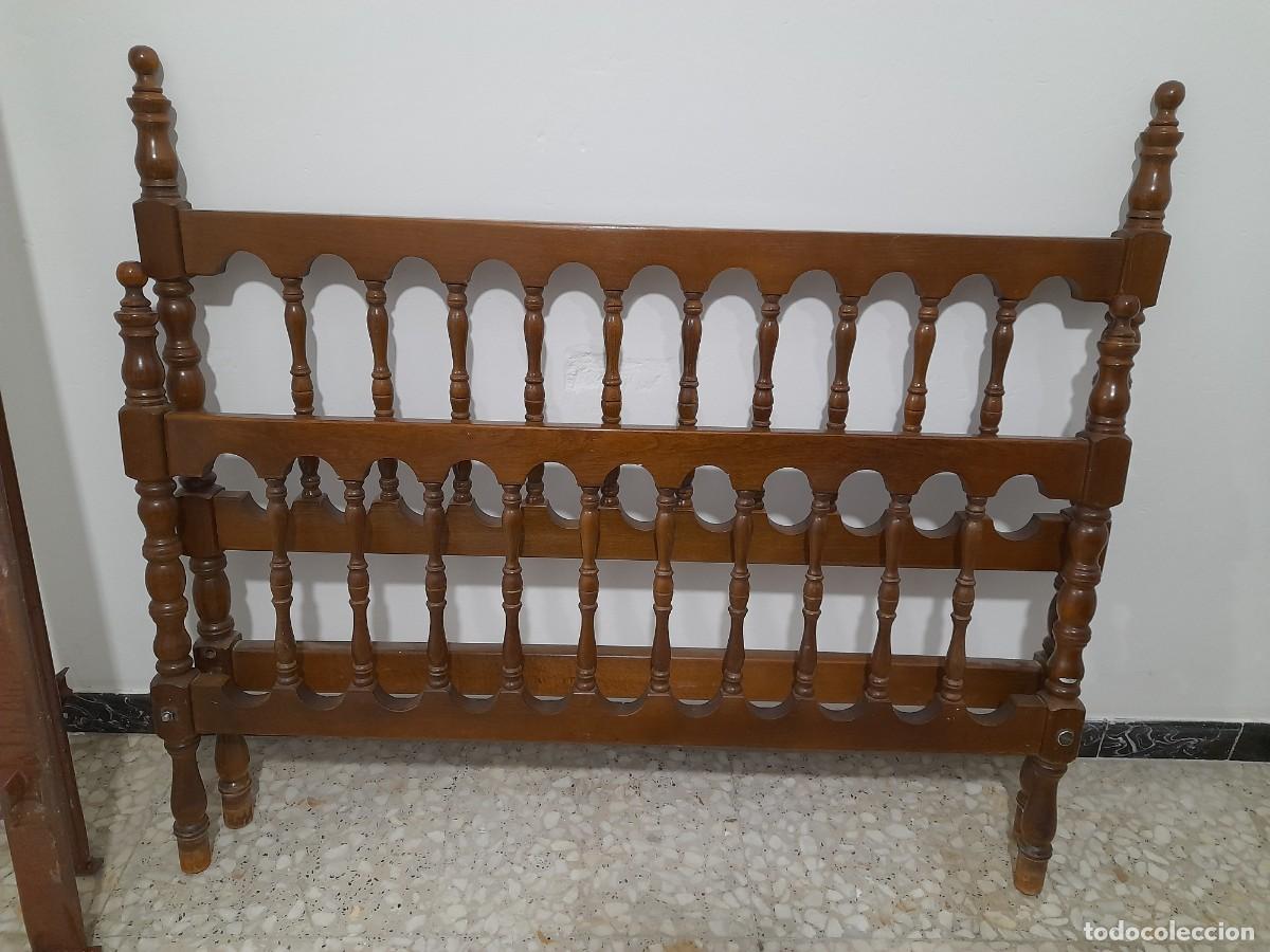 Antig&uuml;edades: Cabecero y pie de cama de madera torneada - Foto 1