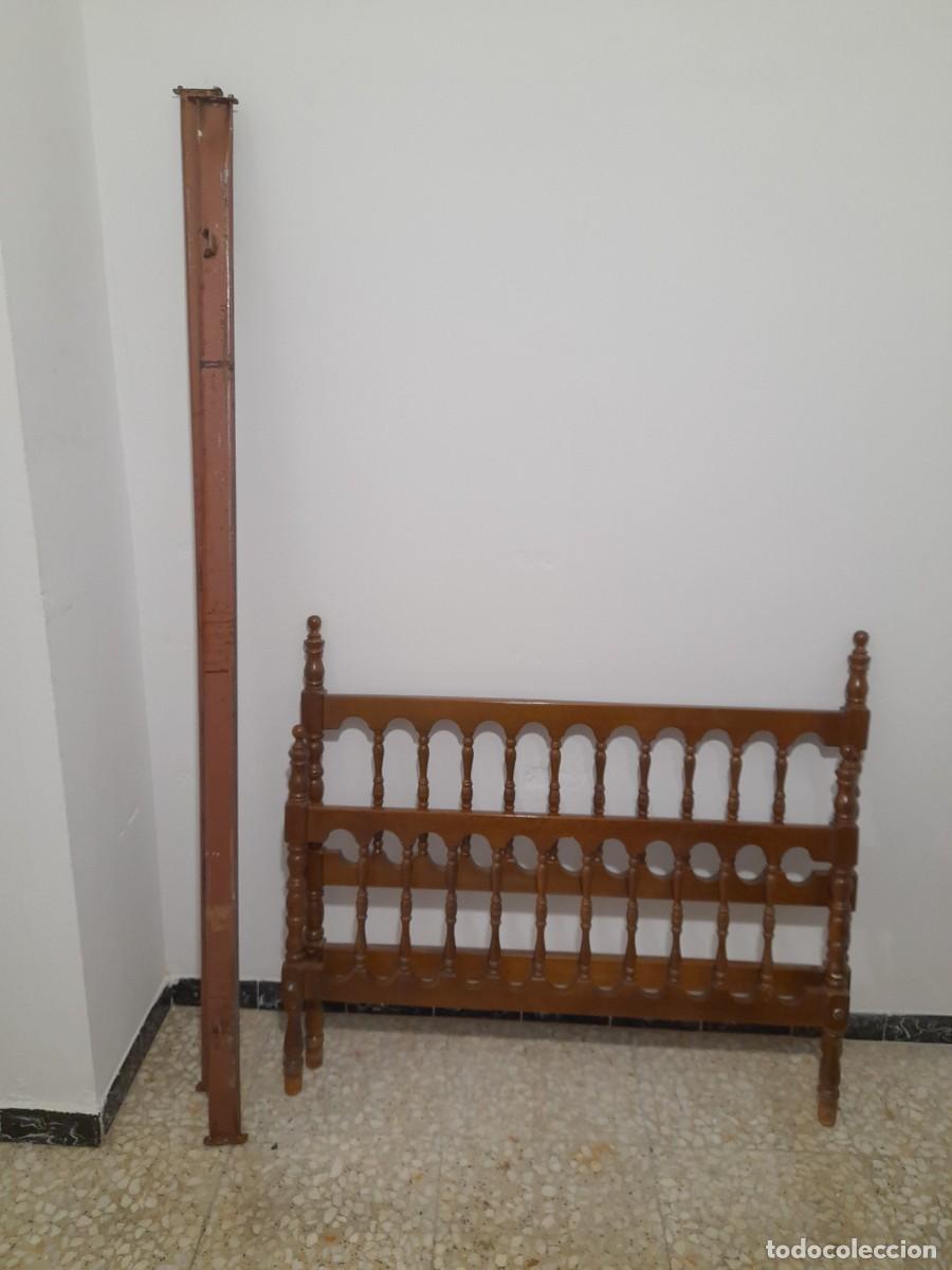 Antig&uuml;edades: Cabecero y pie de cama de madera torneada - Foto 2