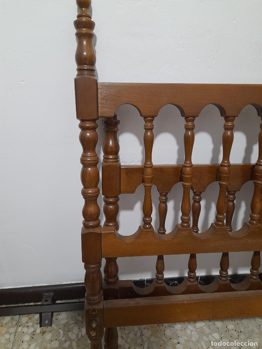 Antig&uuml;edades: Cabecero y pie de cama de madera torneada - Foto 2