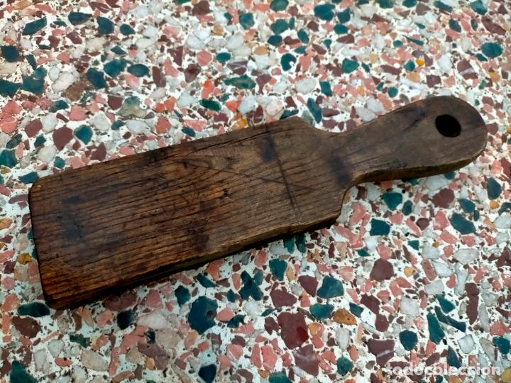 Antig&uuml;edades: Cepillo antiguo de madera con p&uacute;as de hierro o metal rectangular - Foto 7