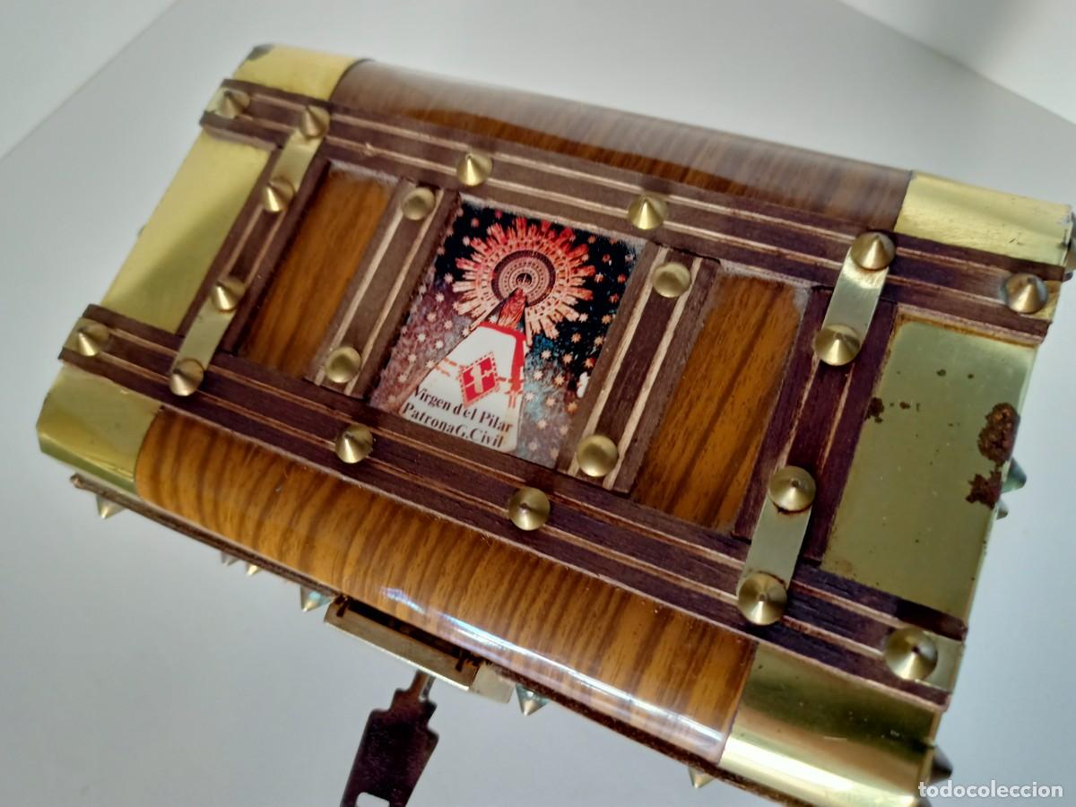 Antig&uuml;edades: Antiguo ba&uacute;l caja musicalcon llave - Foto 2