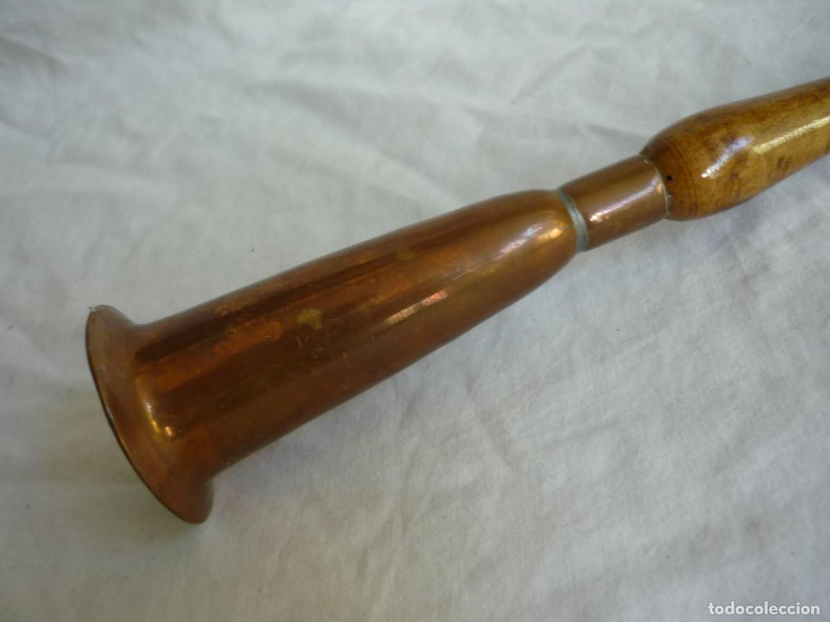 Antig&uuml;edades: Peculiar campana alargada de cobre, mango de madera - Foto 7