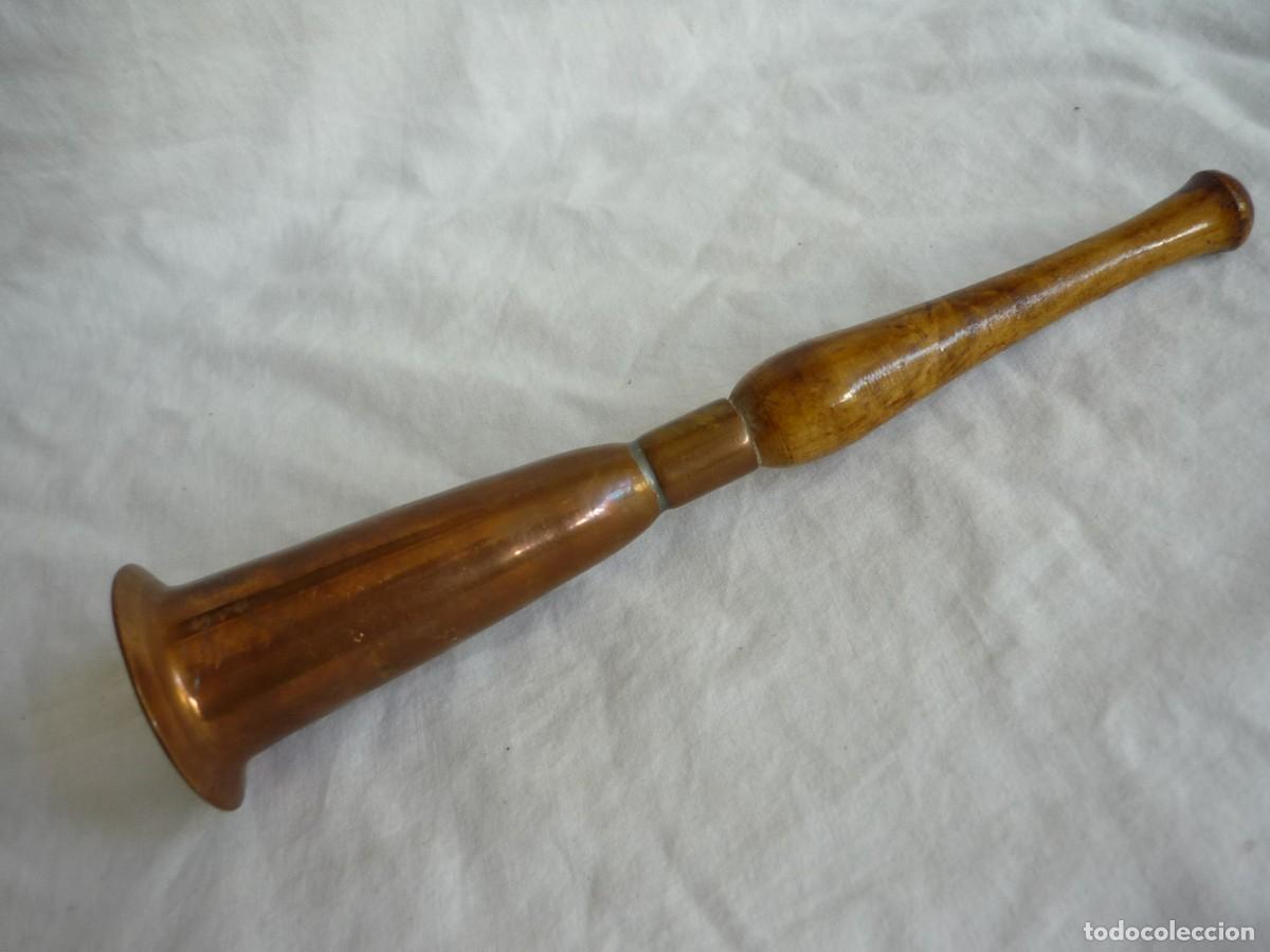 Antig&uuml;edades: Peculiar campana alargada de cobre, mango de madera - Foto 9