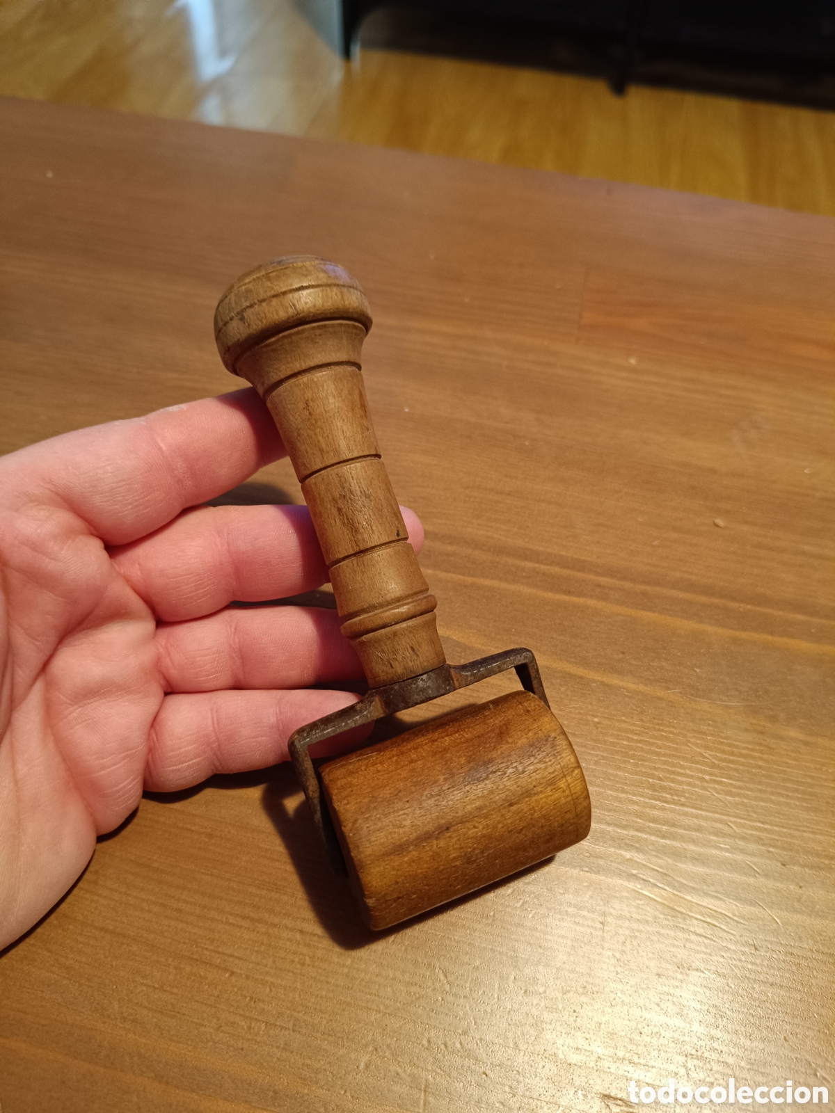 Antiguidades: Antiguo rodillo de madera y metal para extender tinta o similar
