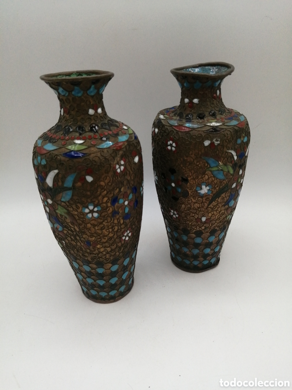 Antig&uuml;edades: Antiguos jarrones lat&oacute;n y esmalte cloisonne - Foto 1