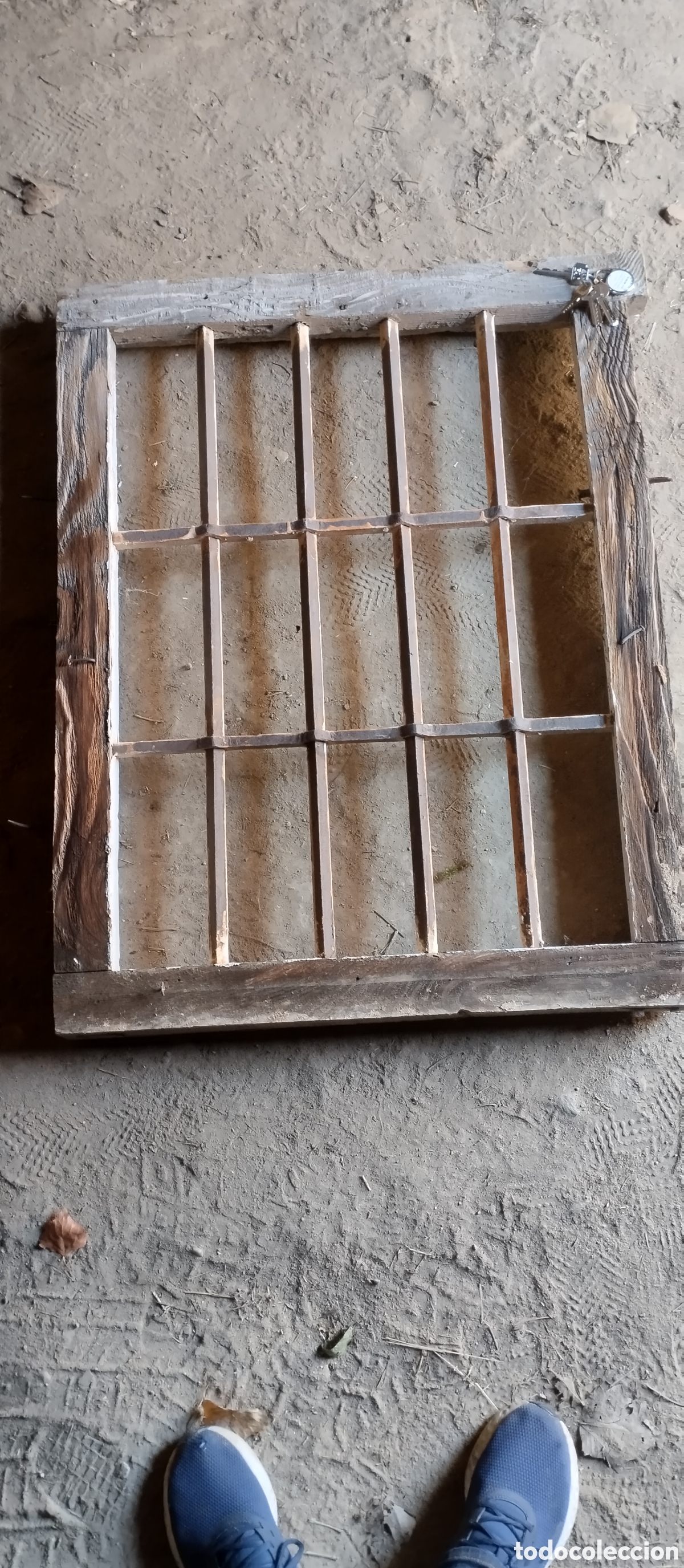 Antig&uuml;edades: Ventana con reja de forja - Foto 2