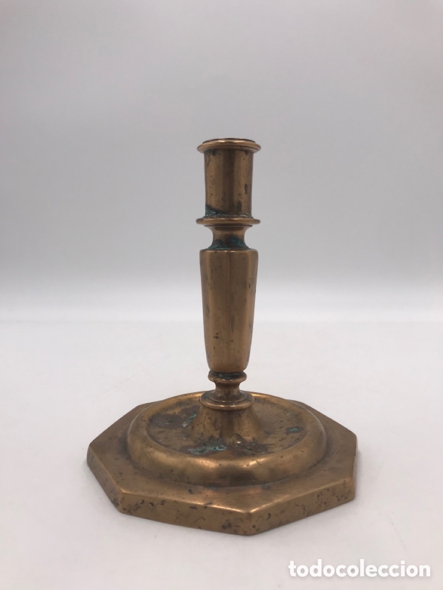 Antig&uuml;edades: Antiguo Candelero de bronce base octogonal - Foto 3