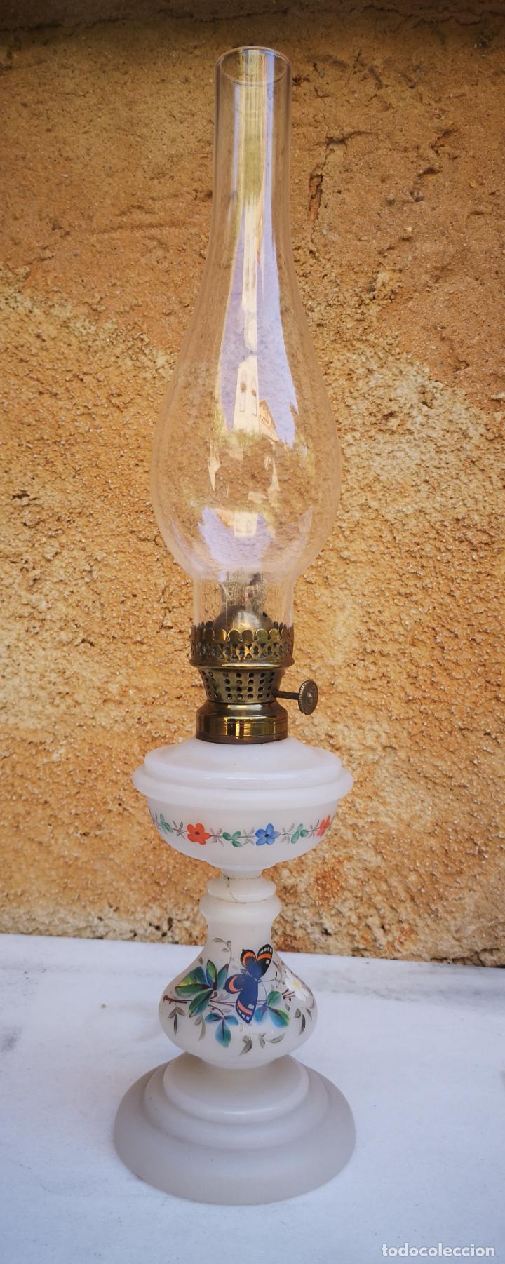 Antig&uuml;edades: ANTIGUO QUINQUE DE OPALINA PINTADA A MANO - Foto 1