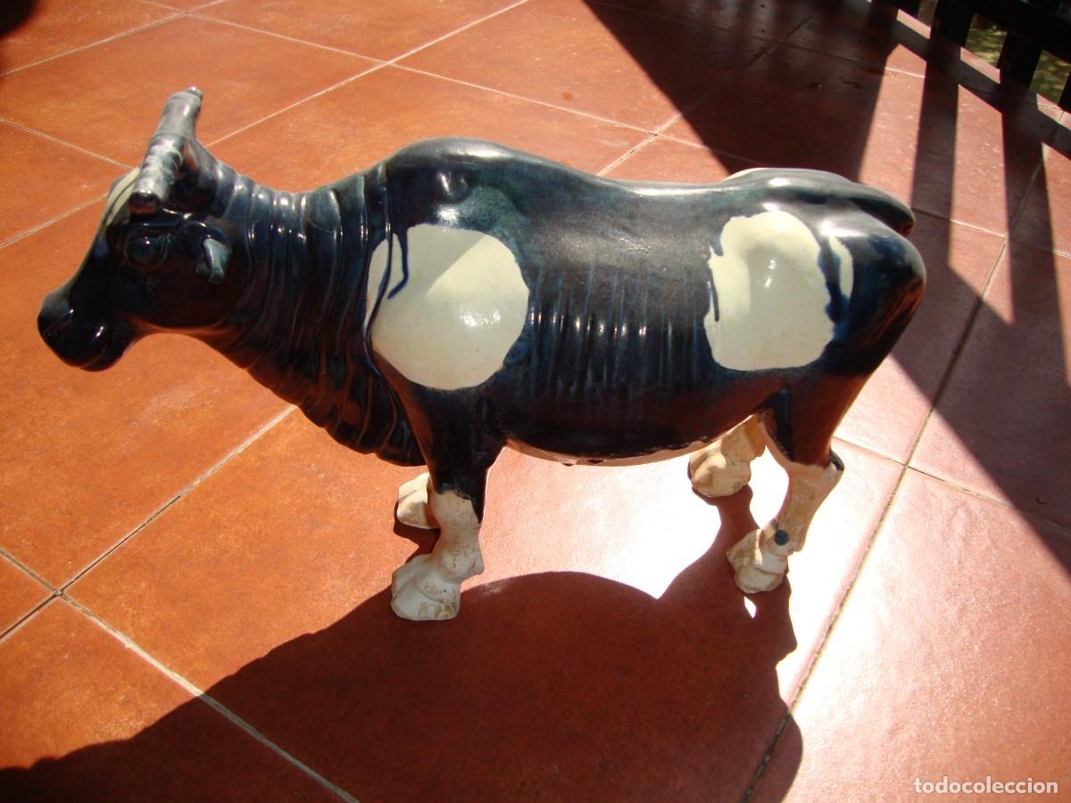 Antig&uuml;edades: Antigua vaca de cer&aacute;mica - Foto 1