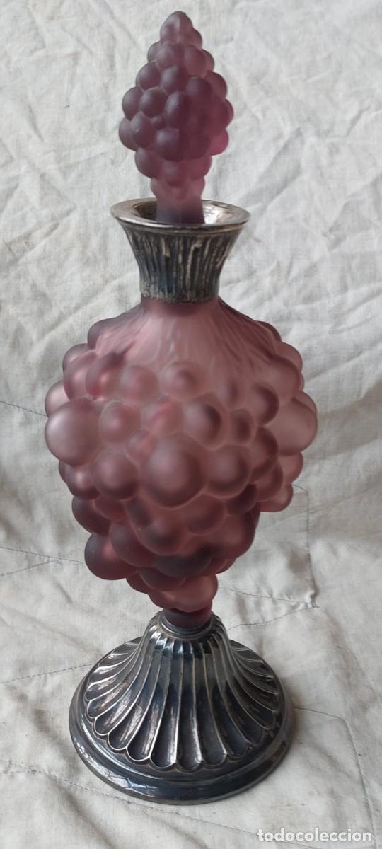Antig&uuml;edades: Botella de cristal y plata en forma de racimo de uvas. - Foto 2