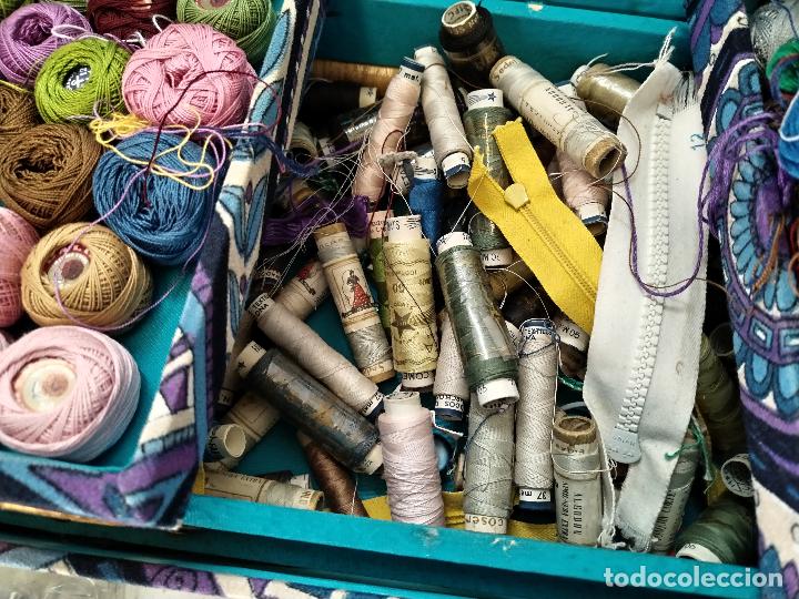 Antig&uuml;edades: costurero con hilos - Foto 2