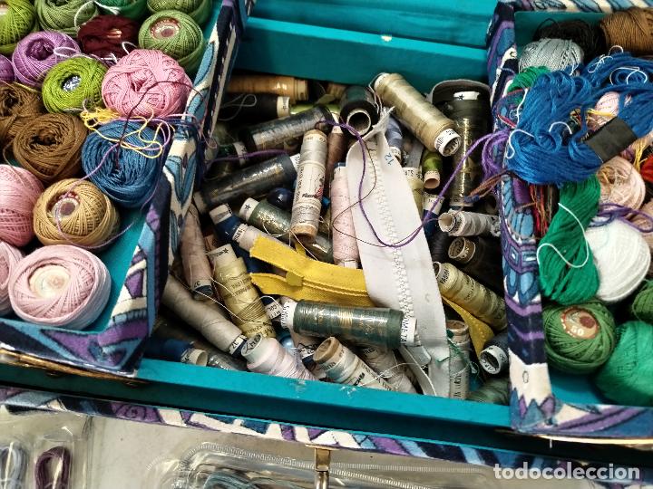 Antig&uuml;edades: costurero con hilos - Foto 3