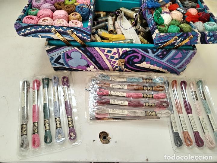 Antig&uuml;edades: costurero con hilos - Foto 6