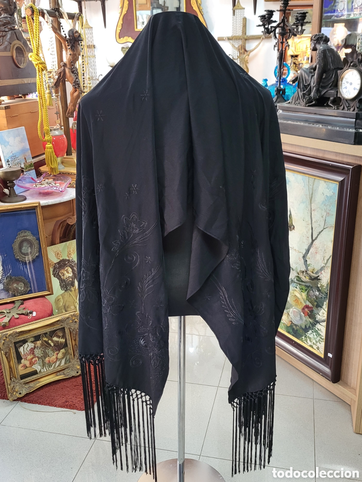 Antig&uuml;edades: MANTONCILLO CON FLECOS COLOR NEGRO - Foto 1