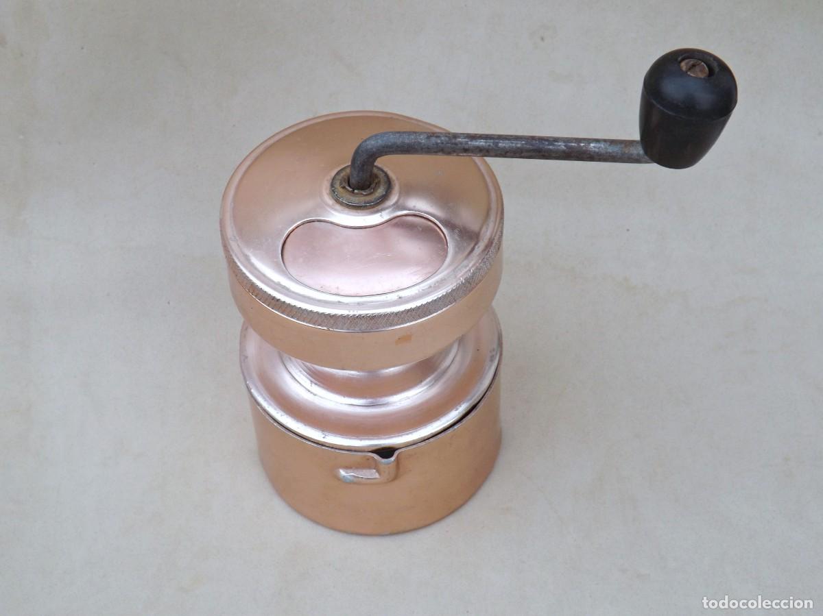 Antig&uuml;edades: MOLINILLO DE CAFE DE ALUMINIO, COLOR SALM&Oacute;N - Foto 2