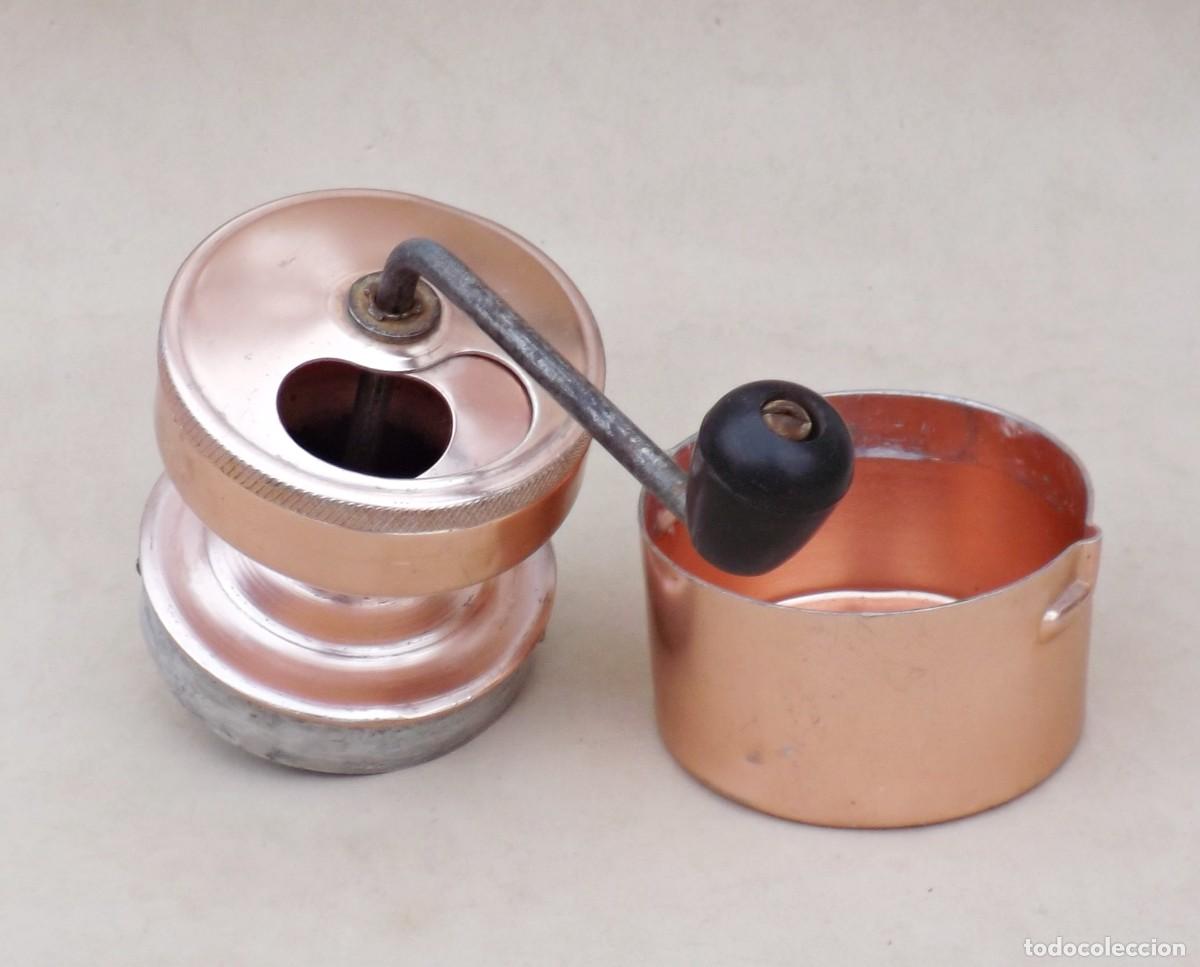 Antig&uuml;edades: MOLINILLO DE CAFE DE ALUMINIO, COLOR SALM&Oacute;N - Foto 4