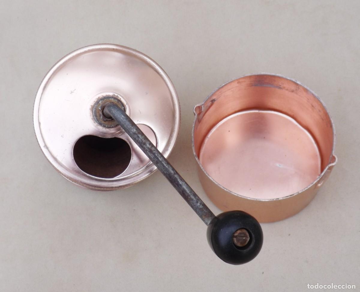 Antig&uuml;edades: MOLINILLO DE CAFE DE ALUMINIO, COLOR SALM&Oacute;N - Foto 5