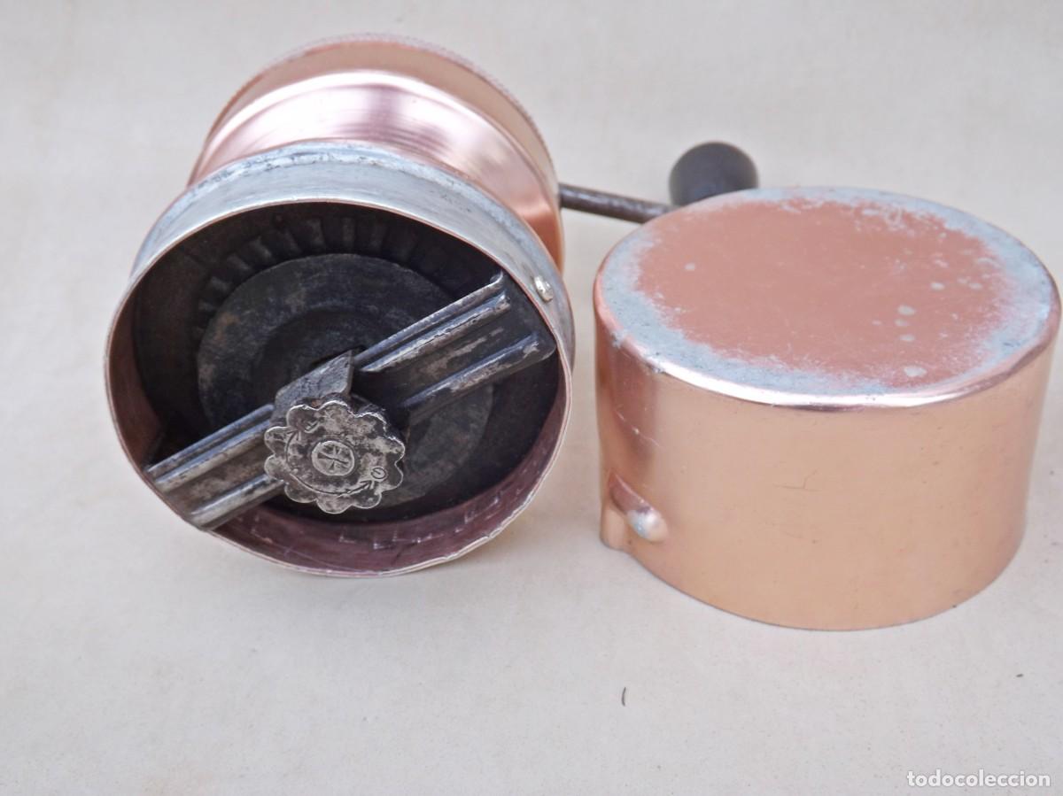 Antig&uuml;edades: MOLINILLO DE CAFE DE ALUMINIO, COLOR SALM&Oacute;N - Foto 6