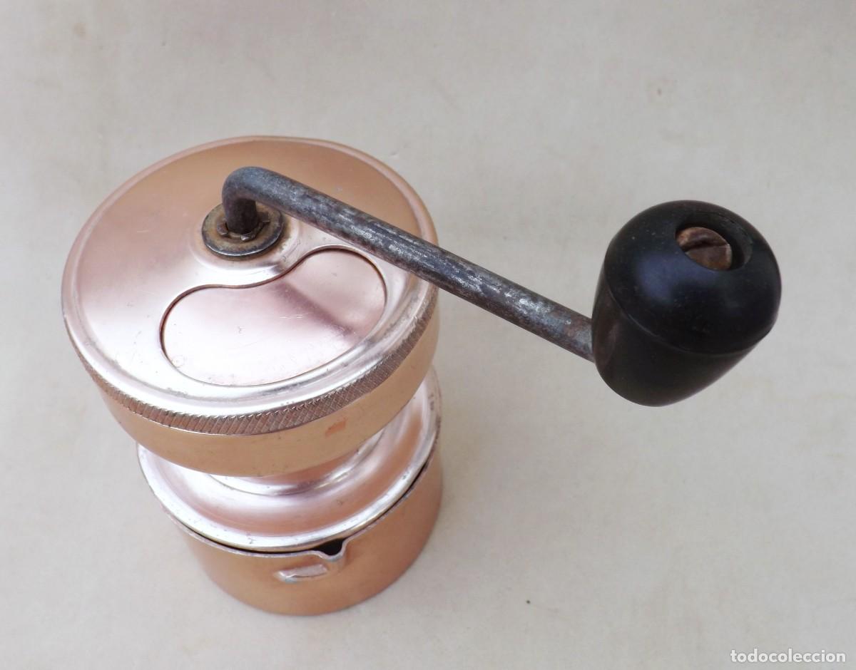 Antig&uuml;edades: MOLINILLO DE CAFE DE ALUMINIO, COLOR SALM&Oacute;N - Foto 7