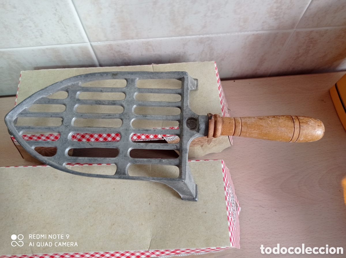 Antig&uuml;edades: SOPORTE PLANCHA ALUMINIO NUEVO DE EPOCA