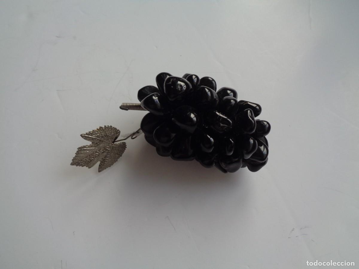 Antig&uuml;edades: RACIMO DE UVAS NEGRAS - Foto 1
