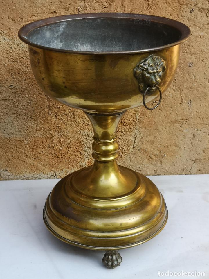 Antig&uuml;edades: GRAN MACETERO DE METAL 40 X 54 CM. - Foto 1